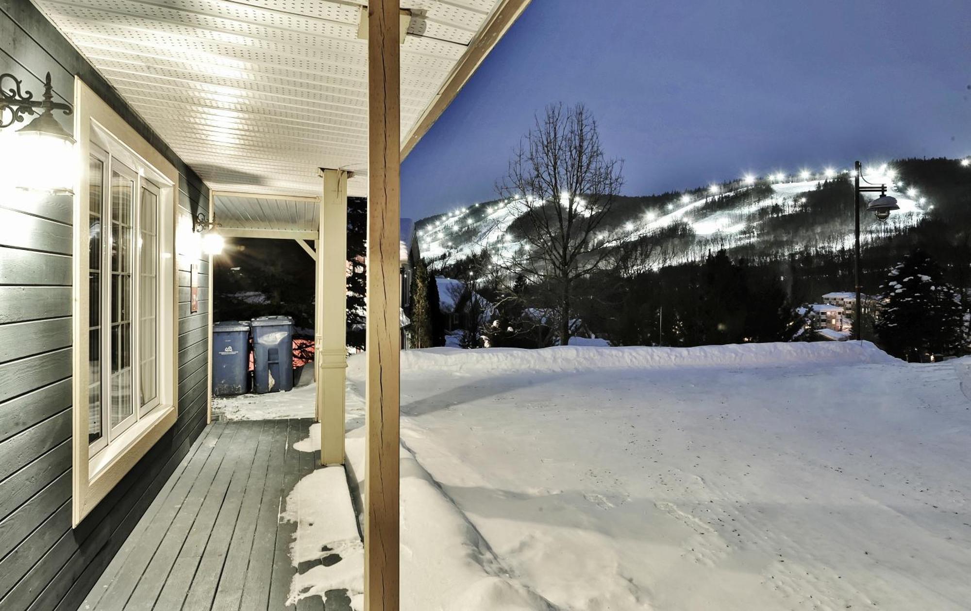 Chalets Alpins - 11 Chemin Des Skieurs Stoneham Exterior photo